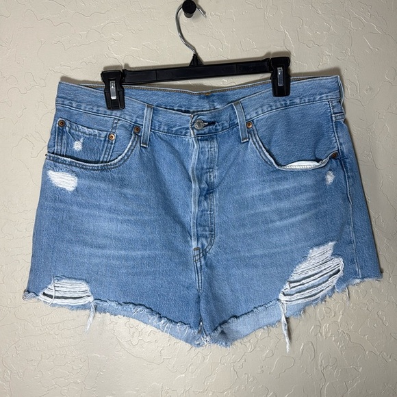 Levi’s 501 cut off Jean shorts plus size 34. - Picture 1 of 8